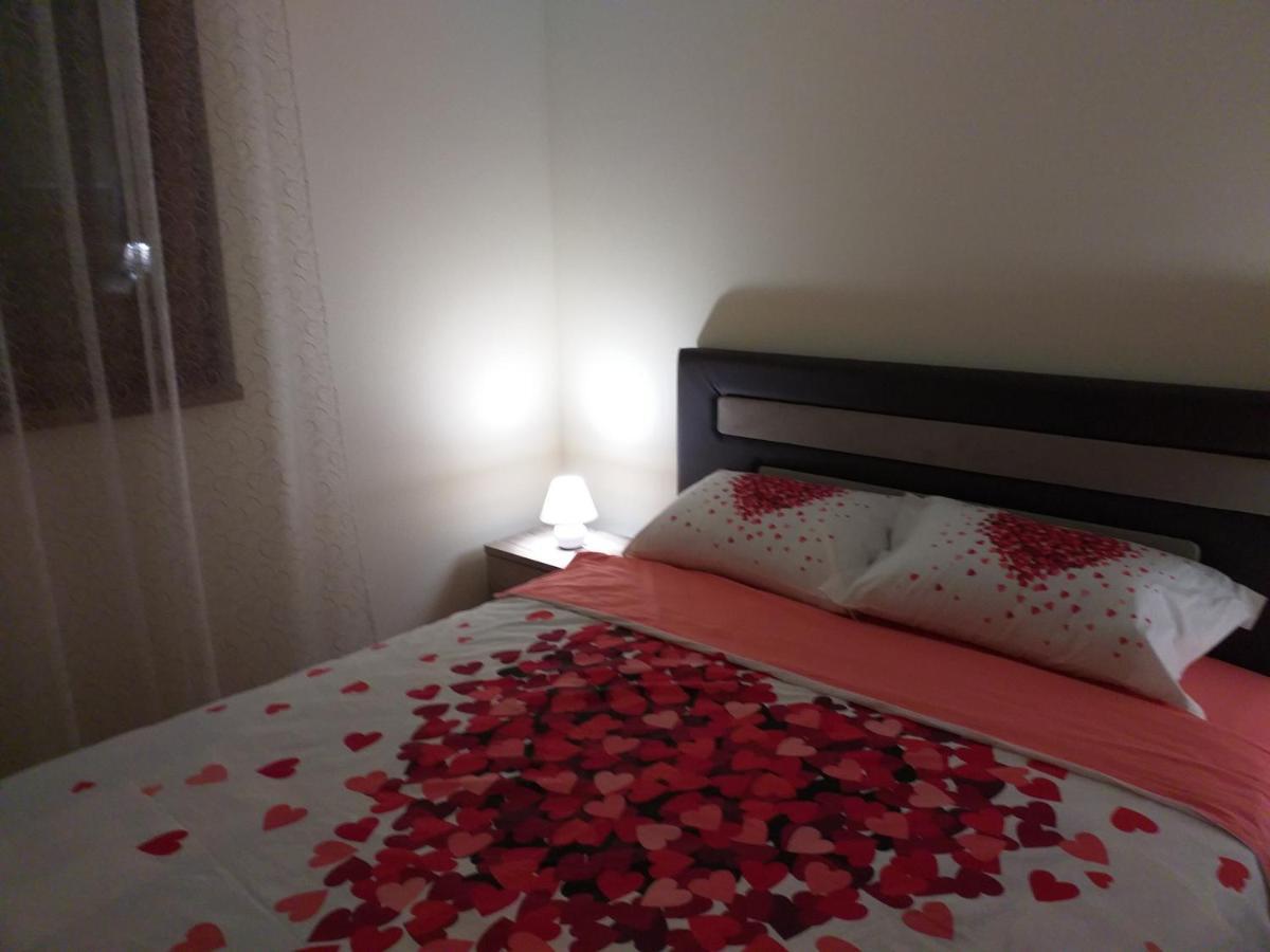 Aphrodite Apartment ポドゴリツァ エクステリア 写真